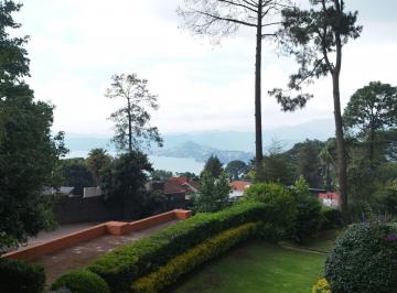 Casa en condominio de 4 habitaciones, Valle de Bravo · Casa en Venta en Avandaro