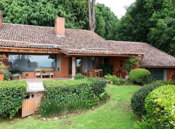 Casa en condominio de 4 habitaciones, Valle de Bravo · Casa en Venta en Avandaro