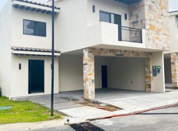 Casa · 353m² · 3 Recámaras · 2 Estacionamientos · Casa en Venta
