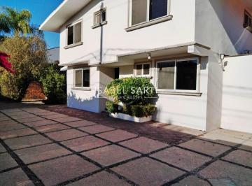 Casa · 330m² · 3 Recámaras · 4 Estacionamientos · Casa en Venta en Jurica