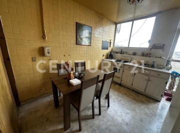Casa · 220m² · 3 Recámaras · 3 Estacionamientos · Venta de Casa en Lomas de Las Aguilas