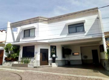 Casa de 5 habitaciones, Cuernavaca · Casa en Venta Vista Hermosa