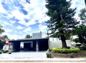 Casa en condominio de 5 habitaciones, Tlajomulco de Zúñiga · Casa en Renta! Remodelada a Estrenar Frente a Parque