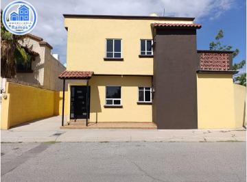 Casa de 3 habitaciones, Chihuahua · Se Vende Casa en Fracc Privado Quinta Montecarlo (Frente a Parque y en Esquina)