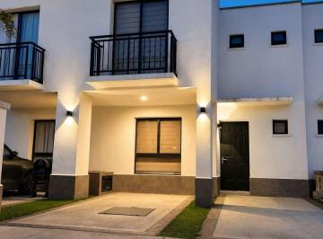 Casa en condominio de 3 habitaciones, León · Lucerna Residencial, Impecable Casa de Renta