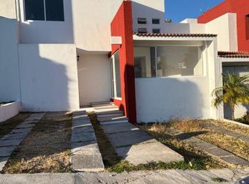 Casa de 3 habitaciones, Morelia · Casa en Renta 3 Rec en Punta Altozano I Rec en Planta Baja con Baño Completo Buena Distribución