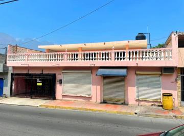 Casa de 6 habitaciones, Santa Catarina · Casa en Venta - Centro de Santa Catarina - 6 Recamaras, 2 Terrazas Panoramicas, Ideal Para Inversión