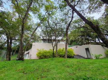 Casa · 540m² · 3 Recámaras · 5 Estacionamientos · Residencia en Hda de Valle Escondido con Terreno a Remodelar
