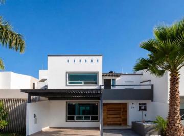 Casa de 3 habitaciones, Querétaro · Casa de 274 m² con 3 Recámaras en Venta y Renta en Cumbres del Lago