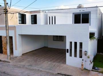 Casa · 245m² · 5 Recámaras · Casa con Excelente Ubicación 5 Recamaras, Alberca (Dentro de La Ciudad)