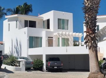 Casa · 150m² · 3 Recámaras · 2 Estacionamientos · Casa Familiar en Renta en El Tezal | Amueblada | 3 Recámaras | Comunidad Privada | Cerca de Costco |