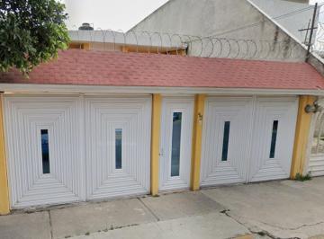 Casa de 3 habitaciones, Nezahualcóyotl · Casa en Venta en Bosques de Aragon