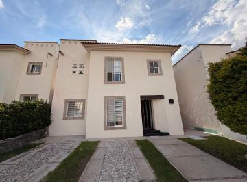 Casa de 3 habitaciones, Querétaro · Renta Casa en Cumbres del Lago Juriquilla 3 Recamaras 3 Baños Amplio Jardin
