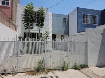 Casa de 3 habitaciones, Querétaro · Venta Casa Parque Queretaro 2000 Colonia Constituyentes.