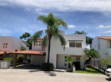 Casa · 364m² · 3 Recámaras · 4 Estacionamientos · Casa en Renta en Circuito Balcones, Juriquilla, Querétaro.