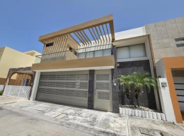 Casa · 306m² · 3 Recámaras · 2 Estacionamientos · Casa en Venta con Jacuzzi en Lomas del Mar Riviera Veracruzana Alvarado Veracruz