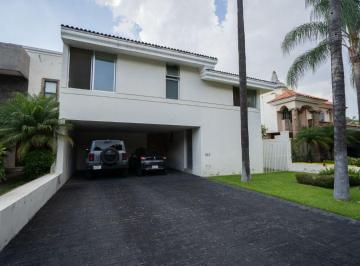 Casa de 4 habitaciones, Zapopan · Casa en Venta Dentro de Valle Real
