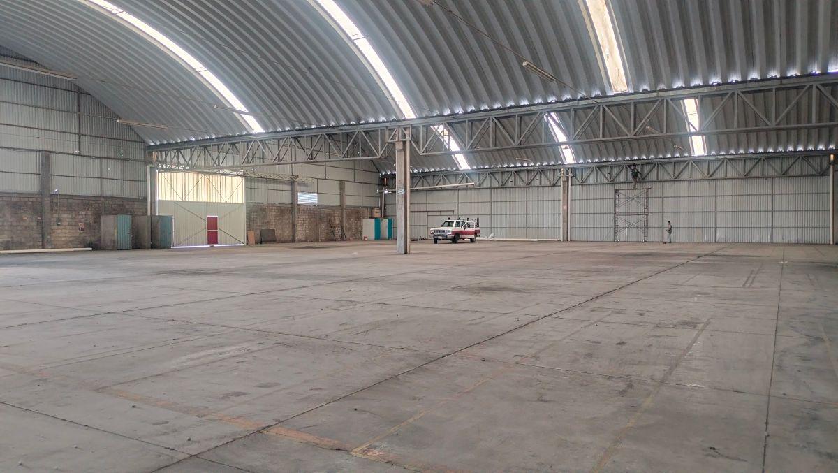 2,000 m² Warehouse with Loading Dock