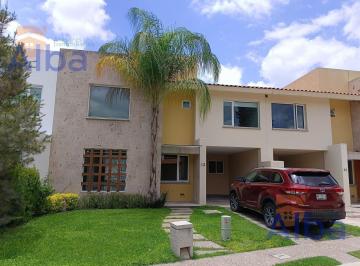 Casa · 200m² · 3 Recámaras · 2 Estacionamientos · Casa en Renta La Plazuela Zona Querencia