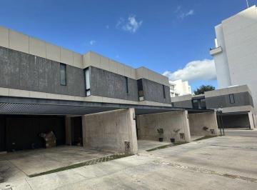 3909a33ceb4acd3d286b1587a23c9fcb104af72f85f71a74a1ca55fafe18c563 · Townhouse Amueblado, de 2 Recámaras + Family Room, en Madero 54.