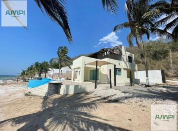 Casa · 800m² · 3 Recámaras · 8 Estacionamientos · Casa de Playa en San Lorenzo (Playa Privada)