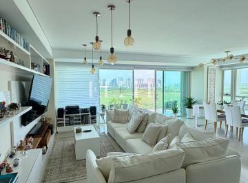 Departamento · 210m² · 3 Recámaras · 2 Estacionamientos · Departamento en Renta de 3 Recamaras en Puerto Cancun con Vista Al Mar
