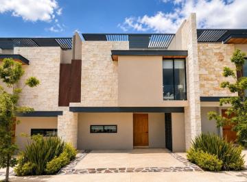 Casa · 229m² · 4 Recámaras · 2 Estacionamientos · Casa en Privada en Villamagna