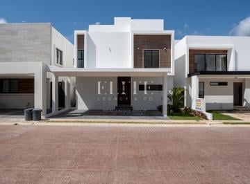 Casa · 360m² · 5 Recámaras · 3 Estacionamientos · Casa en Residencial Via Cumbres de 5 Recamaras y Alberca