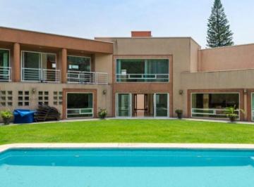 Casa de 5 habitaciones, Cuernavaca · Casa en Venta en Vista Hermosa Cuernavaca. Zona Dorada. Recamara y Baño en Planta Baja.