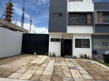 Casa en condominio · 105m² · 3 Recámaras · 3 Estacionamientos · Casa en Venta, Altaluz Residencial Carr. a Colotlan