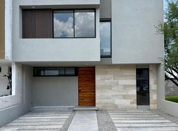 N/A · Venta Casa con Estudio o Cuarta Recámara en Planta Baja en Zen Life I