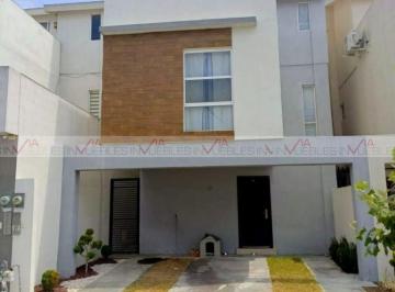 Casa · 160m² · 3 Recámaras · 2 Estacionamientos · Casa en Venta en Apodaca