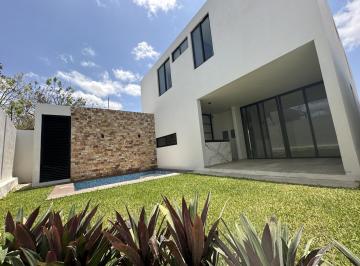 Casa · 303m² · 4 Recámaras · 2 Estacionamientos · Casa en Venta en Mérida, Cholul, Privada Varena Entrega Inmediata