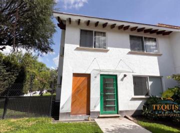 Casa de 4 habitaciones, Tequisquiapan · Casa en Renta en Fraccionamiento Exclusivo Club de Golf Tequisquiapan
