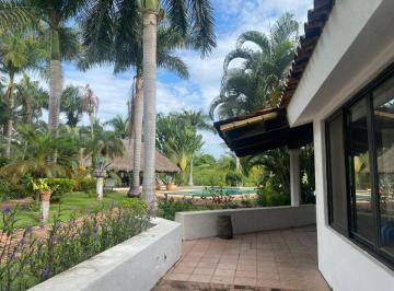 Casa en condominio de 3 habitaciones, Bahía de Banderas · Casa Rodeada de Naturaleza y con Acceso a Canales en Nuevo Vallarta
