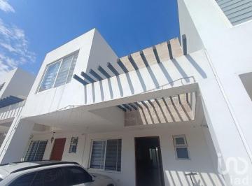 Casa · 157m² · 3 Recámaras · 2 Estacionamientos · Casa en Venta en Tres Cantos Residencial Santiago de Queretaro
