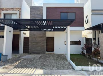Casa · 150m² · 3 Recámaras · 2 Estacionamientos · Casa en Renta Aqua, 3 Recámaras, Alberca