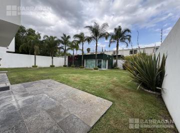 Casa · 505m² · 3 Recámaras · 6 Estacionamientos · Casa en Venta en Juriquilla Santa Fe, con Espectacular Jardín