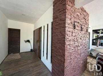 Casa · 200m² · 3 Recámaras · 2 Estacionamientos · Renta Casa Residencial Aqua 3 Recámaras, Alberca