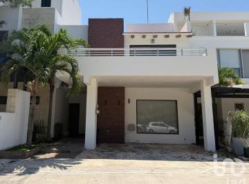 Casa · 200m² · 3 Recámaras · 2 Estacionamientos · Renta Casa Residencial Aqua 3 Recámaras, Alberca