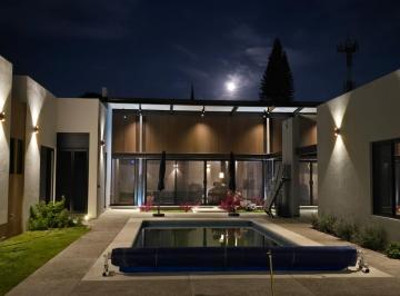 ALBERCA NOCTURNA · Residencia Nueva Inteligente Alberca y Más