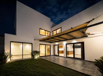 Casa · 300m² · 3 Recámaras · 2 Estacionamientos · Casa en Venta o Renta en Lomas del Pedregal