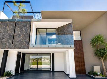 Casa · 438m² · 4 Recámaras · 2 Estacionamientos · Casa - Fraccionamiento Lomas de Angelópolis