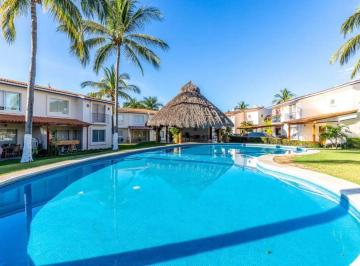 Casa en condominio de 4 habitaciones, Puerto Vallarta · Impecable Casa en Condominio Frente a Campo de Golf