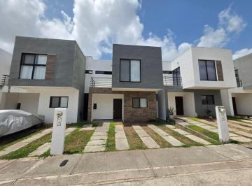 Casa · 1296m² · 3 Recámaras · 2 Estacionamientos · Casa - Fraccionamiento Maderos Residencial