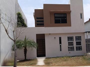 Casa · 114m² · 3 Recámaras · 2 Estacionamientos · Se Vende Casa en Misión de Santa Catarina 4to. Sector