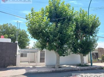 Casa · 237m² · 5 Recámaras · 2 Estacionamientos · Casa en Venta en Col. San Felipe