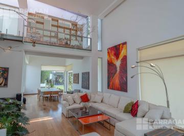 Casa · 815m² · 3 Recámaras · 3 Estacionamientos · Casa en Venta en El Campanario