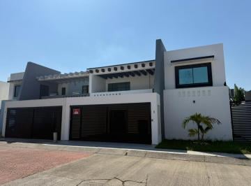 Casa · 295m² · 3 Recámaras · Bonita Casa en Venta en Fracc. Las Palmas con 3 Recamars y Cuarto de Servicio