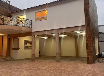 Casa · 4 Recámaras · 6 Estacionamientos · Casa en Fraccionamiento en Renta en Los Cristales